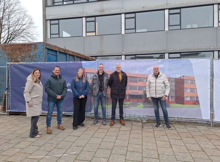 Bouwdoeken onthuld met wethouder Hans Peter Verroen!